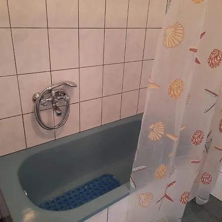 Studio Apartman-Sadrvan 公寓 *