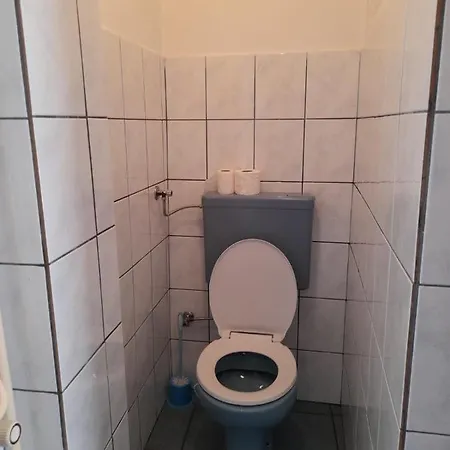 Studio Apartman-Sadrvan 公寓 *
